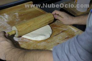 Extendiendo la masa de pizza