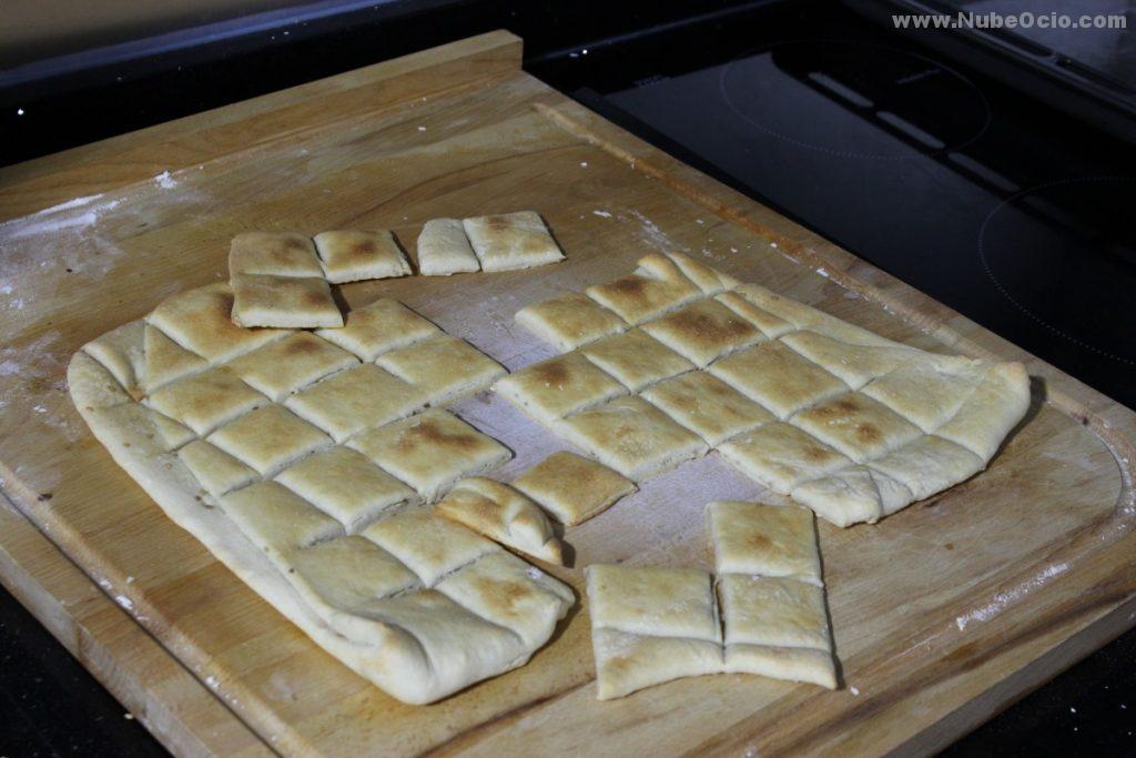 Cuadraditos de pan tostados, Regañás